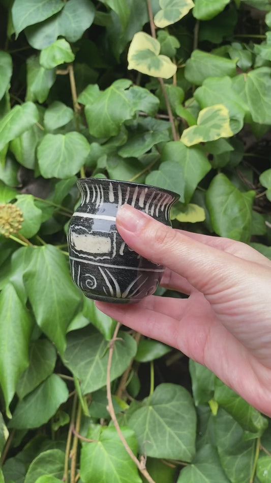 Curvy Mini Vase